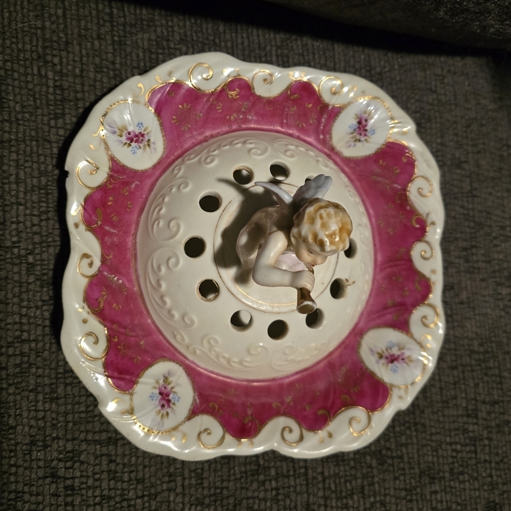 Von Schierholz | German Cherub Potpourri Flower Frog - Picture 2 of 6